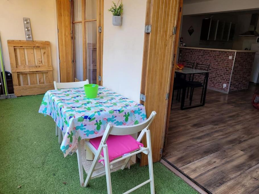 Apartamento Au Calme, 200M Du Centre T2 Avec Balcon Et Parking Cassis Exterior foto